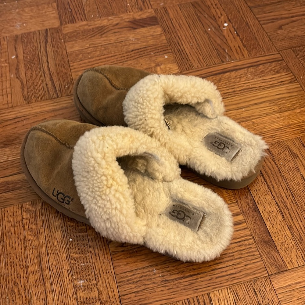 Ugg slides, size four!